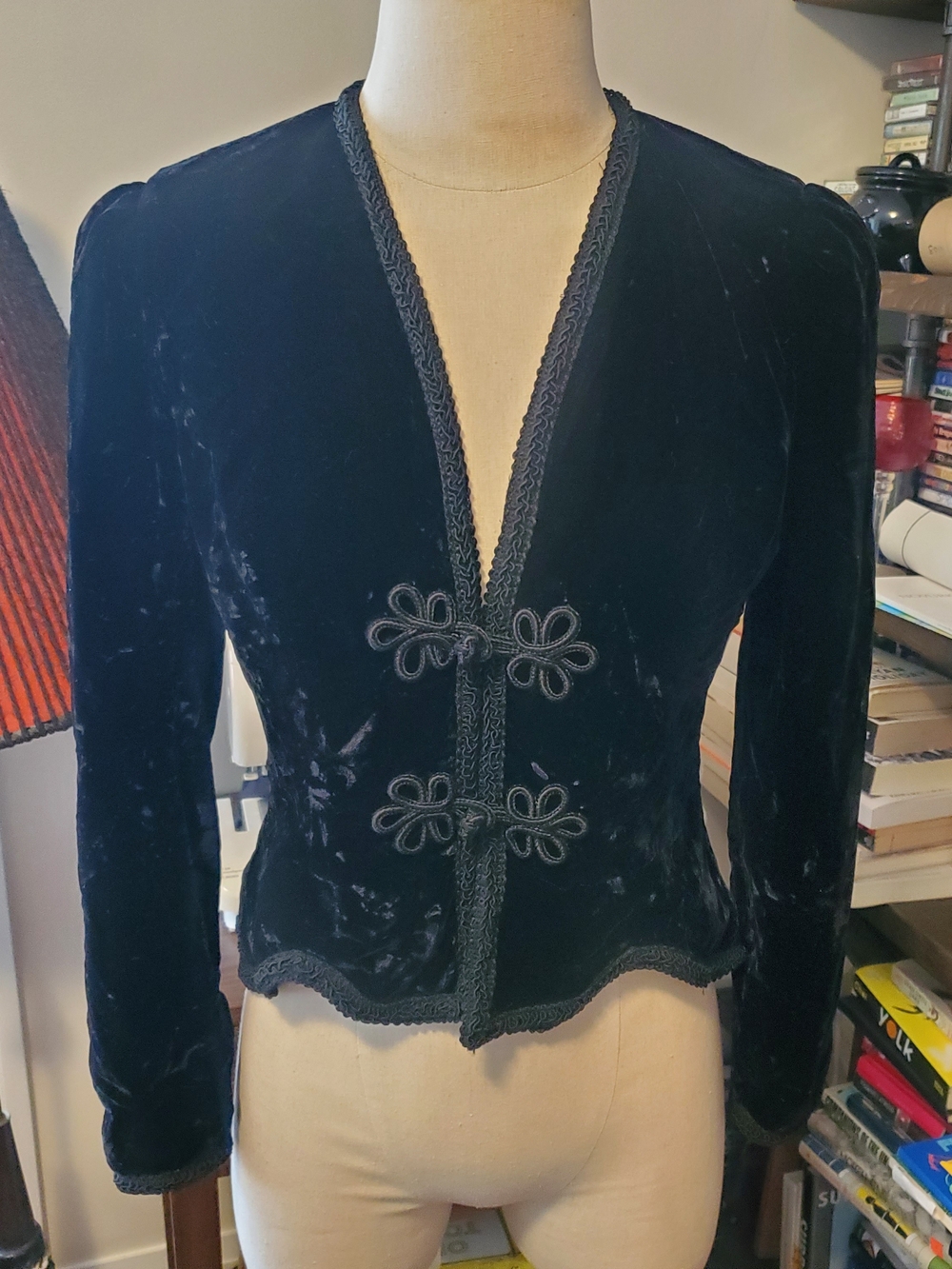 Vampire 1920 Goth Vintage Black Velvet Plush Jacket Textured Small Smoking Y2K